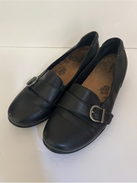 Taos Footwear Shoes - Taos Black Leather Uppity Slip Ons Women’s Size 9